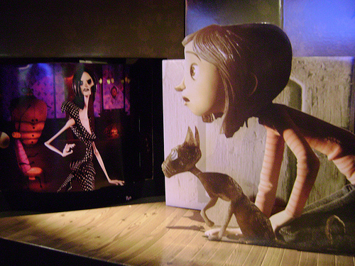 Detail of CORALINE movie standee display par guiltysin